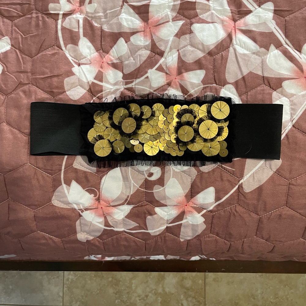 BCBGMaxAzria Elastic Black and Gold Floral Belt - Picture 2 of 5